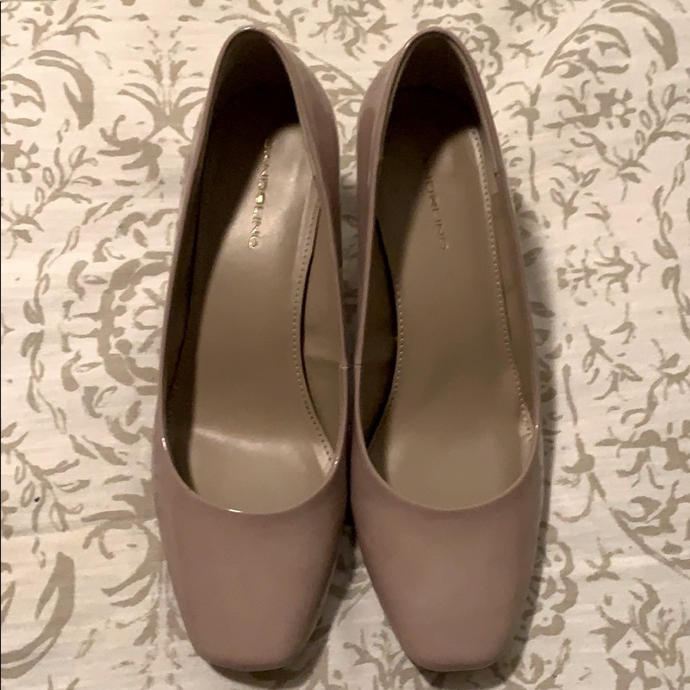 Bandalino Tan Relishing Pumps
